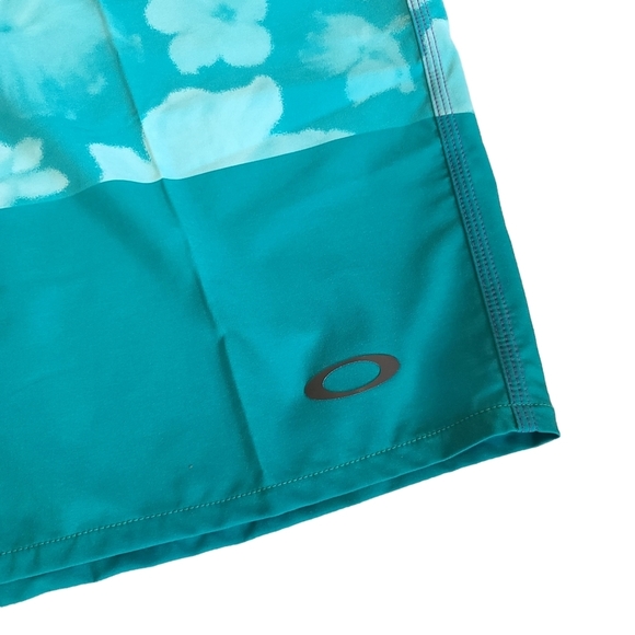 Oakley Performance Fit Color Block Board Shorts Swim Trunks Size 40 NWT - Picture 3 of 5